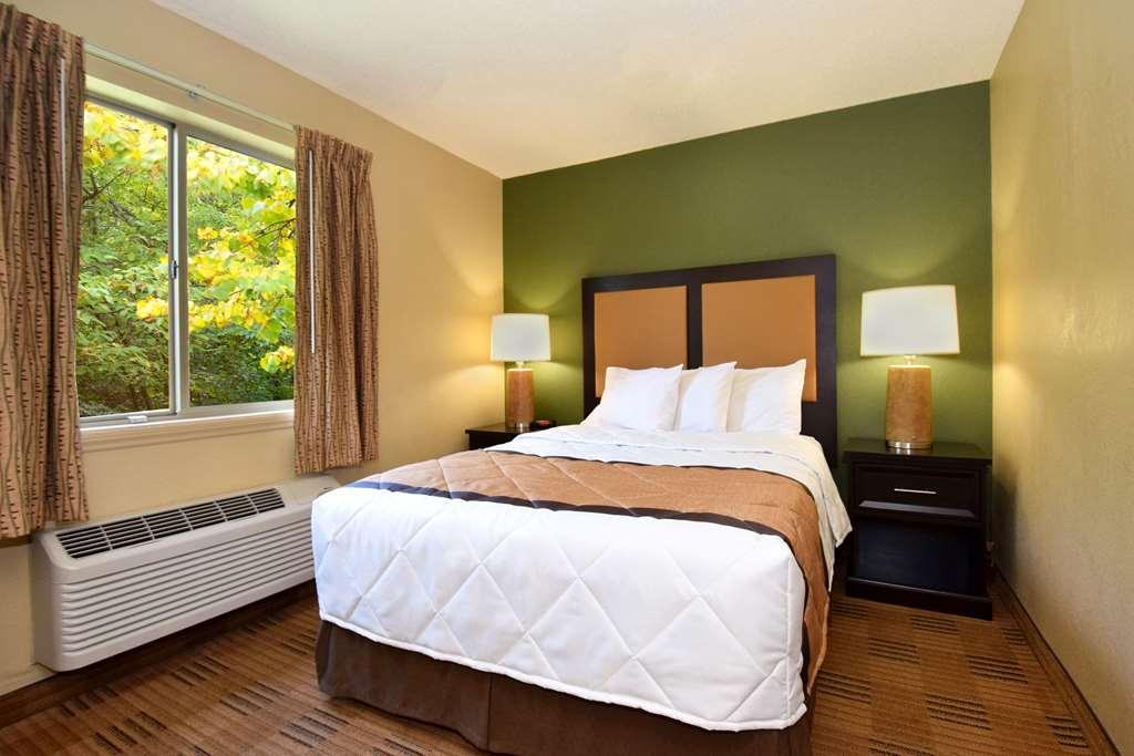 Extended Stay America Suites - Raleigh - Cary - Harrison Ave Стая снимка